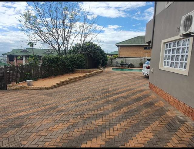 4 BEDROOM HOUSE FOR SALE IN SUNNINGDALE